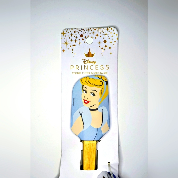 Disney Princess Cinderella Spatula & Glass Slipper Cookie Cutter Set. - Picture 1 of 6